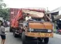 Truk Fuso Hantam Pengangkut Sapi di Lebak, 2 Ekor Luka Berat, 6 Kabur