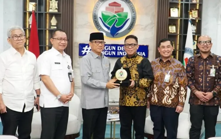Mendes PDT Dorong Perlindungan Pekerja Rentan Desa melalui Dana Desa