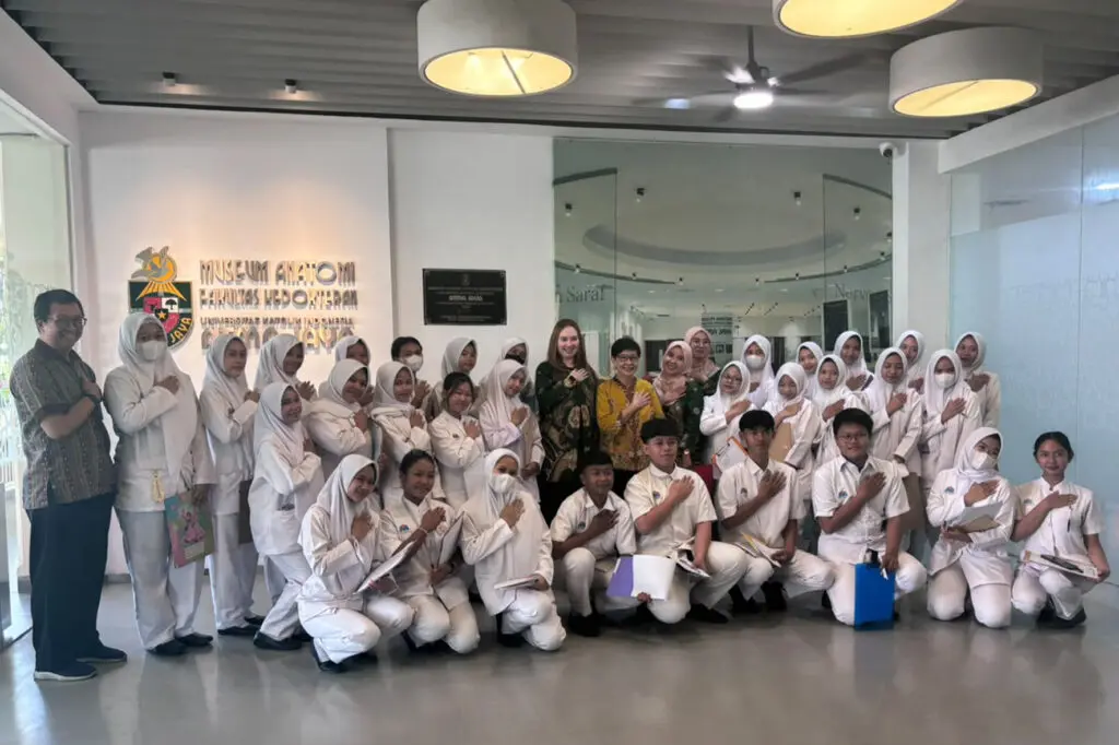 Kunjungan Siswa dan Siswi SMK Kesehatan Riksa Indrya, ke Museum Anatomi FKIK Unika Atma Jaya. (ISTIMEWA)