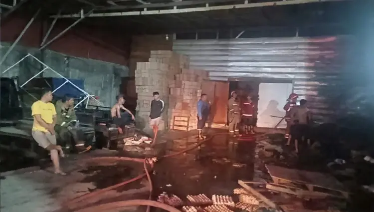Gudang Telur Terbakar di Serpong Utara, Diduga Akibat Pembakaran Sampah