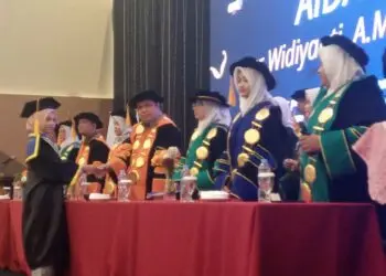 Wisuda Lulusan Bidan Perdana, Institut Asyifa Indonesia Minta Alumni Jangan Gaptek
