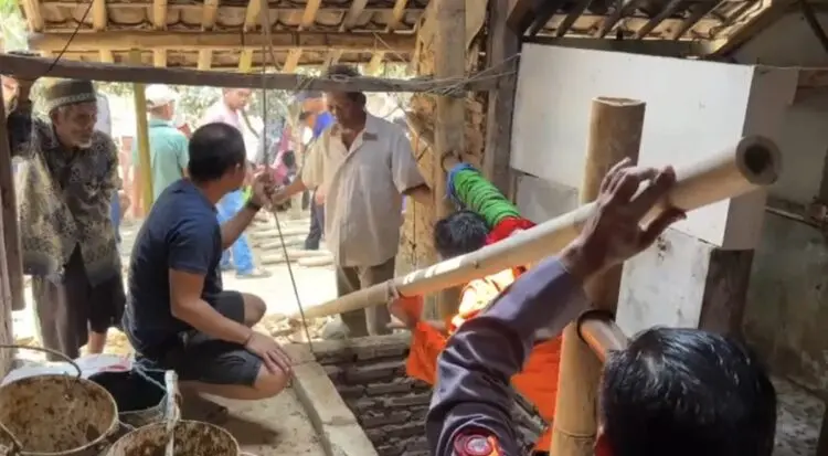 Kuras Sumur, Warga di Lebak Tertimbun Longsoran Tanah