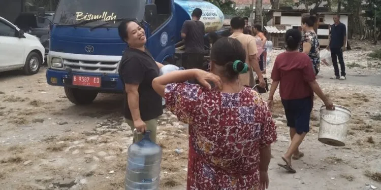 Kekeringan Meluas di Kota Tangerang, Warga Pinang Ambil Air dari Masjid dan Pertamina