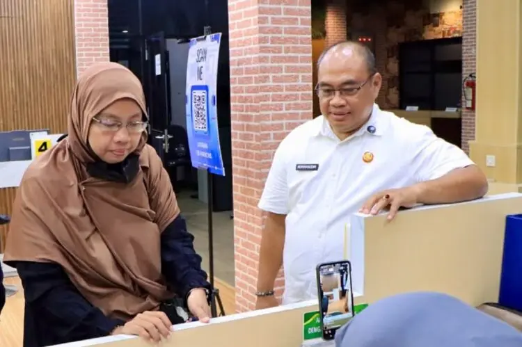 Warga Pasar Kemis Kini Bisa Urus Administrasi Kependudukan di Malam Hari