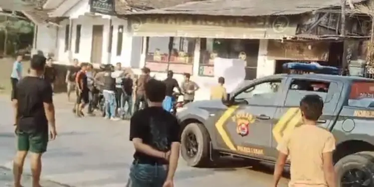 Diduga Berbuat Cabul, Warga di Lebak Gerebek Rumah Dukun