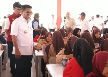 MENINJAU SEKOLAH RAKYAT : Gubernur Banten Andra Soni, meninjau Sekolah Rakyat di Kecamatan Panggarangan, Kabupaten Lebak. (ISTIMEWA)