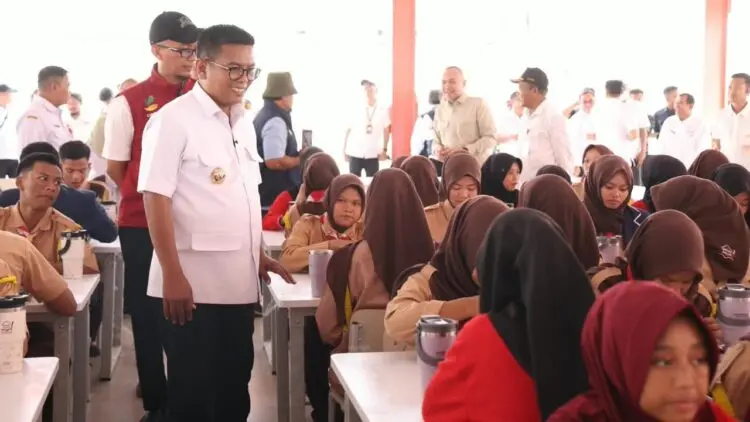 MENINJAU SEKOLAH RAKYAT : Gubernur Banten Andra Soni, meninjau Sekolah Rakyat di Kecamatan Panggarangan, Kabupaten Lebak. (ISTIMEWA)