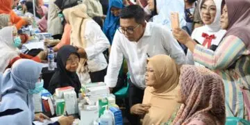 MENINJAU CKG : Gubernur Banten Andra Soni, meninjau pelaksanaan CKG. (ISTIMEWA)