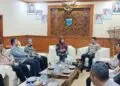 SILATURAHMI -- Bupati Pandeglang Raden Dewi Setiani, menerima kunjungan silaturahmi Kapolres Pandeglang AKBP Sonny Harsono beserta jajaran, di ruang kerjanya, Jumat (2/10/2026). (ISTIMEWA)