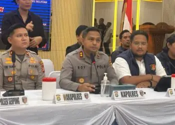 Kapolres Tangerang Selatan, AKBP Boy Jumalolo dalam konferensi pers terkait kasus dugaan pelecehan seksual dengan tersangka salah satu oknum guru ICM, Jumat (2/10/2026). (EKO SETIAWAN/SATELITNEWS)