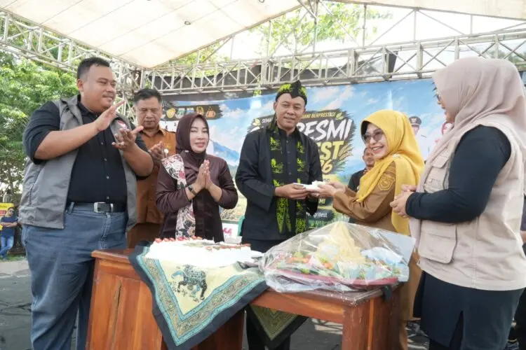 SUKARESMI AGRI FEST 2026 -- Bupati Pandeglang Raden Dewi Setiani, menghadiri dan membuka acara Sukaresmi Agri Fest 2026, di Alun-alun Kecamatan Sukaresmi, Senin (5/10/2026). (ISTIMEWA)