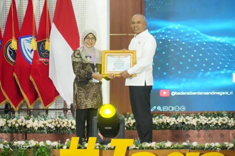 PENGUKUHAN -- Pemerintah Kabupaten (Pemkab) Pandeglang bersama Badan Siber dan Sandi Negara (BSSN) Republik Indonesia, melakukan pengukuhan Tim Tanggap Insiden Siber (TTIS) Sektor Administrasi Pemerintahan dan Pembangunan Manusia, di Auditorium Mayjen TNI dr. Roebiono Kertopati BSSN, Bojongsari, Kota Depok, Selasa (6/10/2026). (ISTIMEWA)