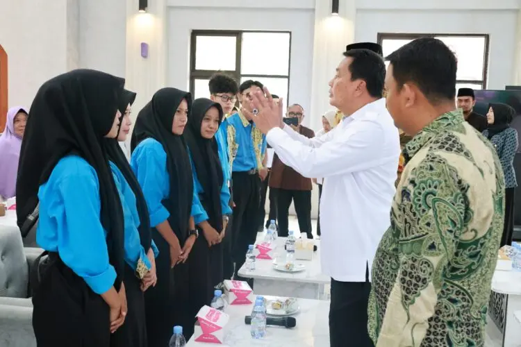 Bupati Tangerang Lepas 7 Penerima Beasiswa Kuliah ke China