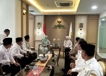 SILATURAHMI -- Bupati Pandeglang Raden Dewi Setiani, bersilaturahmi dengan jajaran pengurus Baznas RI, sekaligus menyampaikan berbagai program kesejahteraan masyarakat. (ISTIMEWA)