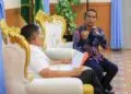 BERBINCANG : CEO Gyokai Indonesia Kompeten Teguh Imam Pambudi, berbincang dengan Gubernur Banten Andra Soni. (ISTIMEWA)