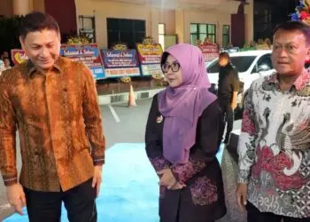 HADIRI PISAH SAMBUT -- Bupati Pandeglang Raden Dewi Setiani, menghadiri acara pisah sambut Kapolda Banten. (ISTIMEWA)