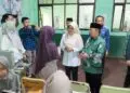 BAKSOS KESEHATAN -- Bupati Pandeglang Raden Dewi Setiani, menghadiri kegiatan Bakti Sosial (Baksos) Kesehatan yang diselenggarakan oleh organisasi profesi kesehatan bersama Mathla’ul Anwar (MA), dengan tema “Mewujudkan Masyarakat Banten Sehat”, di Gedung Perguruan Mathla’ul Anwar Pusat, Kecamatan Menes, Kabupaten Pandeglang, Minggu (11/10/2026). (ISTIMEWA)