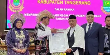 Momen Istimewa Paripurna HUT ke-394, MUI Kabupaten Tangerang Serahkan Sertifikat ISO kepada Bupati