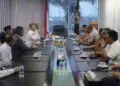 BERBINCANG : Jajaran Polda Banten yang dikomandani Kapolda Banten Irjenpol Hendra Kurniawan berbincang dengan pimpinan DPRD Banten yang diketuai Fahmi Hakim sebagai Ketua DPRD Banten. (ISTIMEWA)