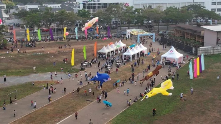 Festival Layang-Layang Semarakkan Akhir Pekan Paramount Petals