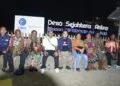 BERKUNJUNG -- Sejumlah pelaku bisnis dari Papua Nugini, berkunjung ke Wisata Bukit Sinyonya, serta berfoto bersama dengan Kades Bandung, Kecamatan Banjar Kabupaten Pandeglang, belum lama ini. (ISTIMEWA)
