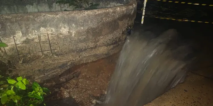 Tanggul Cadas-Kukun Jebol Akibat Longsor, Jalan di Kutabumi II Terendam