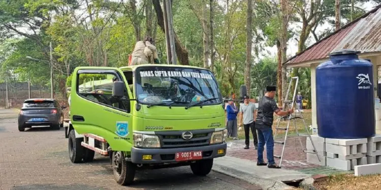 Warga Serpong Lagoon Terima Bantuan Air Bersih
