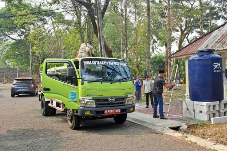 Warga Serpong Lagoon Terima Bantuan Air Bersih