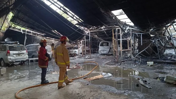 Rumah dan Bengkel Mobil Terbakar di Serpong, Kerugian Ditaksir Rp1 Miliar