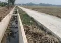 TIDAK BERFUNGSI : Saluran Irigasi Cisangu Bawah, di Desa Bojongpandan, Kecamatan Tunjungteja, Kabupaten Serang, tidak berfungsi dan menyebabkan pasokan air areal pesawahan tidak berjalan. Akibat hal itu, para petani tidak bisa menggarap sawah mereka, karena kekurangan air. (ISTIMEWA)