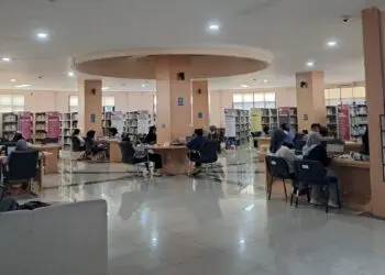 MEMBACA : Perpusda Banten, banyak dikunjungi masyarakat untuk membaca dan mencari referensi buku. (ISTIMEWA)