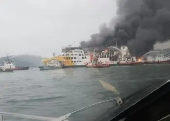 TERBAKAR : KMP Batu Mandi, terbakar di Perairan Merak, Selasa (20/10/2026). (ISTIMEWA)