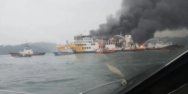 TERBAKAR : KMP Batu Mandi, terbakar di Perairan Merak, Selasa (20/10/2026). (ISTIMEWA)