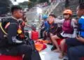 MELAKUKAN PENCARIAN : Tim gabungan, melakukan pencarian anak tenggelam di danau KP3B. (ISTIMEWA)