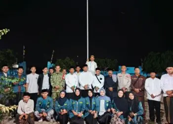 PERINGATAN HSN -- Memperingati Hari Santri Nasional (HSN) Tahun 2026, tingkat Kecamatan Binuang, Musyawarah Pimpinan Kecamatan (Muspika) Binuang bersama Majelis Wakil Cabang Nahdlatul Ulama (MWC NU) Kecamatan Binuang, menggerakkan badan otonom (Banom) NU dan berbagai elemen masyarakat untuk mengikuti kegiatan napak tilas, Festival Kreasi Pawai Obor, serta ziarah ke makam sesepuh ulama Binuang, Abuya Mustaya. (ISTIMEWA)