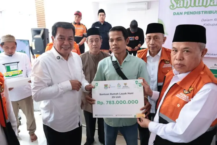 Pemkab Tangerang bersama Baznas Salurkan 80 Gerobak Usaha untuk UMKM