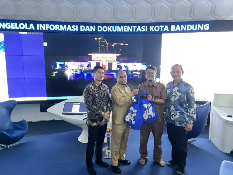 KUNKER -- Jajaran Diskominfosantik Kabupaten Serang, melakukan Kunjungan Kerja (Kunker) ke Bandung, belum lama ini. (ISTIMEWA)