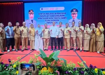 BIMTEK -- Kegiatan Bimbingan Teknis (Bimtek) Inkubasi Wirausaha dan Pelatihan Kerajinan Serat Alam Nontekstil Eceng Gondok, Senin (26/10/2026). (ISTIMEWA)