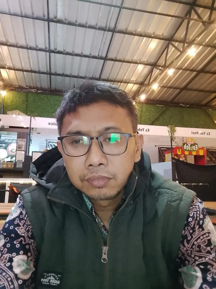 Guru Besar Kebijakan Publik dan Lingkungan Universitas Serang Raya (Unsera), Delly Maulana. (ISTIMEWA)