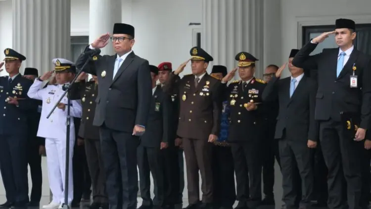 MEMIMPIN APEL : Gubernur Banten Andra Soni, memimpin apel peringatan hari Sumpah Pemuda. (ISTIMEWA)