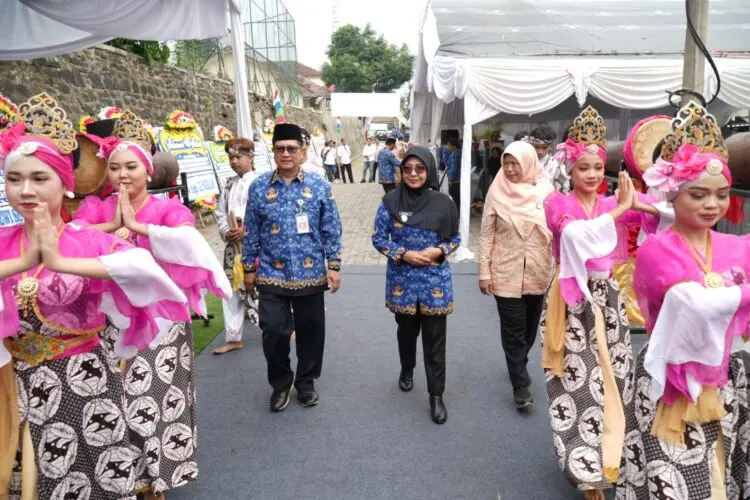 PERESMIAN -- Bupati Pandeglang Raden Dewi Setiani, meresmikan Gedung Pelayanan Pajak Badan Pendapatan Daerah (Bapenda) Kabupaten Pandeglang, Rabu (28/10/2026). (ISTIMEWA)