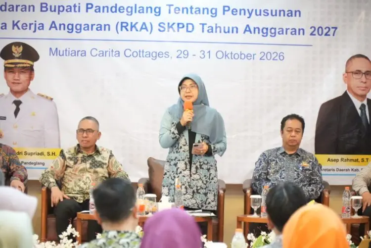 RAKOR -- Bupati Pandeglang Raden Dewi Setiani, menghadiri Rakor penyusunan RKA SKPD TA 2027, di salah satu hotel di kawasan wisata Pantai Carita, Kabupaten Pandeglang. (ISTIMEWA)
