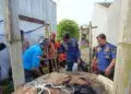 PENANGANAN -- Tim Kantor Pencarian dan Pertolongan Banten, bersama tim Damkar Kabupaten Serang, melakukan penanganan dan pertolongan korban tercebur ke sumur, Jumat (30/10/2026). (ISTIMEWA)