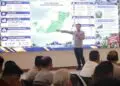 KEGIATAN -- Kapolres Pandeglang AKBP Sonny Harsono, menyampaikan materi dalam acara Commander Wish. (ISTIMEWA)