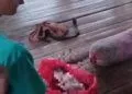 DITEMUKAN WARGA - Sosok bayi laki-laki, ditemukan warga di dalam kantung plastik berwarna merah, di Pantai Bunda, Kecamatan Panimbang, Kabupaten Pandeglang. (ISTIMEWA)