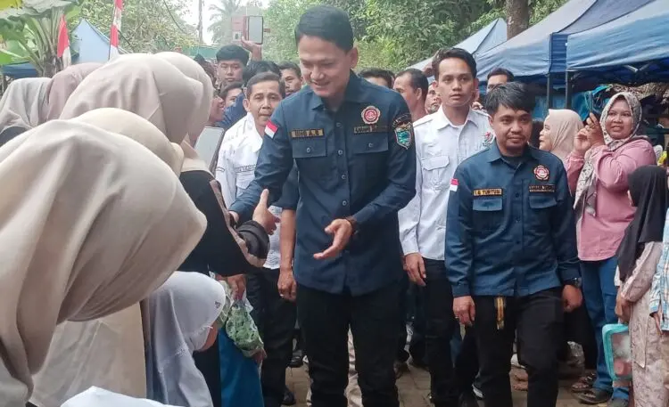 BULAN BAKTI KATAR -- Wabup Pandeglang yang juga Ketua Karang Taruna Iing Andri Supriadi, menghadiri Bulan Bakti Karang Taruna (Katar) ke-66 tingkat Kabupaten Pandeglang, yang dirangkaikan dengan upacara peringatan Hari Sumpah Pemuda ke-98 Tahun 2026, di Lapangan Voli Kampung Montor Barat, Desa Montor, Kecamatan Pagelaran, Rabu (28/10/2026). (ISTIMEWA)