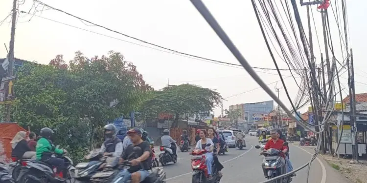 Pemotor Tersangkut Kabel Internet, DPRD Tangsel Desak Penertiban Total