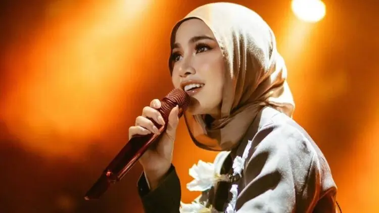 Tampil Berhijab di Banda Aceh, Penampilan Mahalini Jadi Sorotan