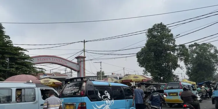 Penataan Stasiun Tangerang Jangan Cuma Menyasar PKL Liar, Parkir Liar juga Mengganggu