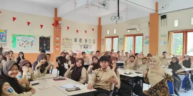 Pemkab Tangerang Berencana Perluas Sekolah Gratis ke Madrasah Swasta